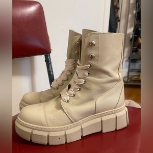 Boots/Aloha Brand